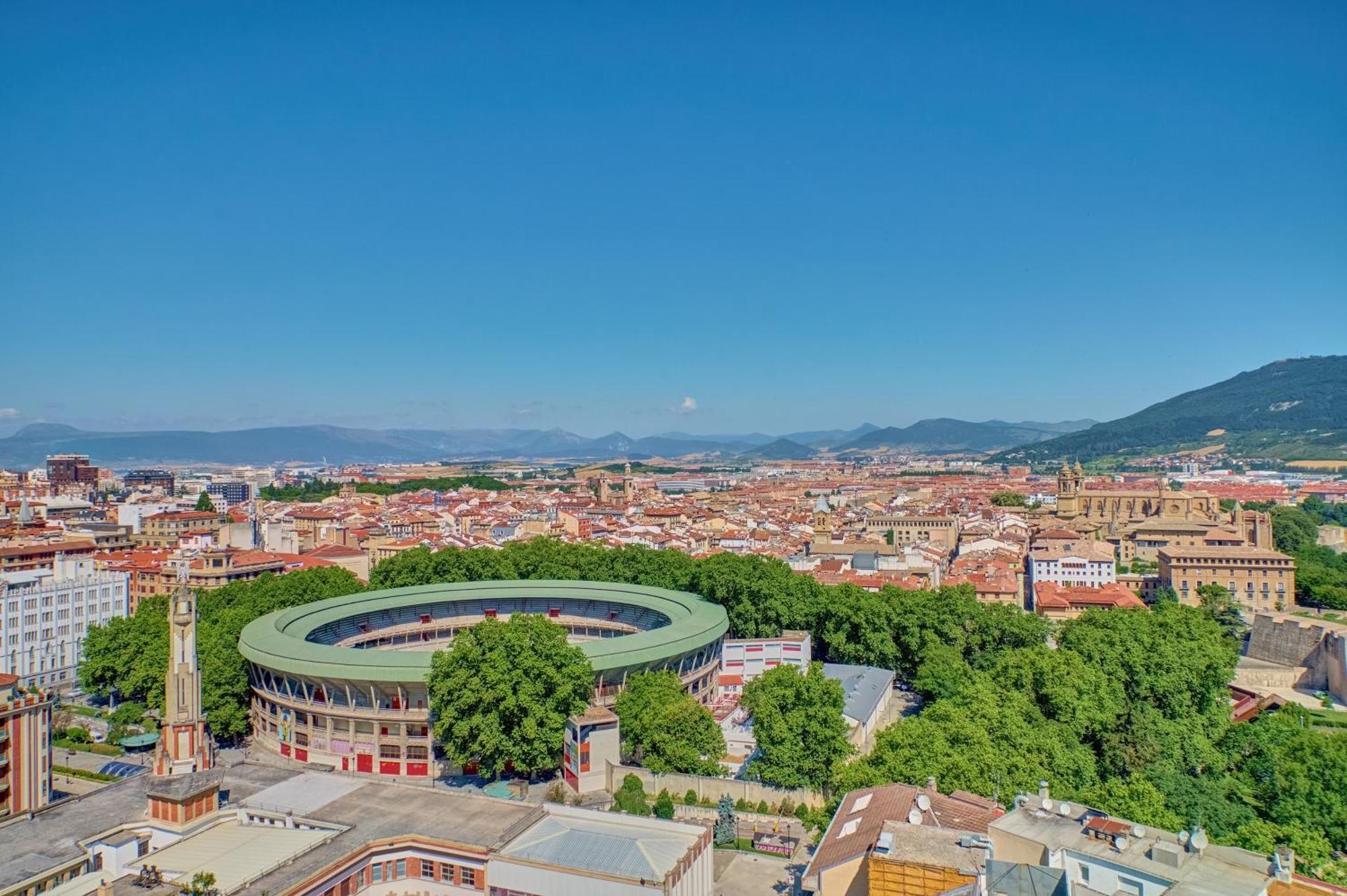 Apartamento Salesianos By Clabao Pamplona Luaran gambar